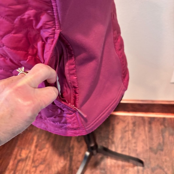 LL Bean Women’s Quilted Thinsulate Vest, Medium, Gorpcore Hiking Camping Fitness - Picture 7 of 12